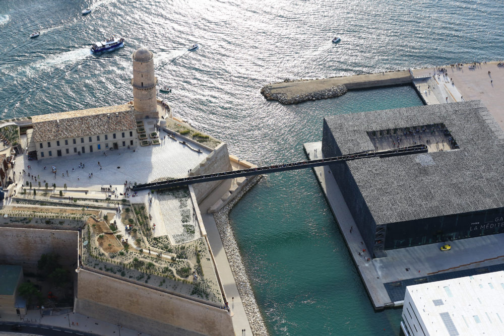 France, Bouches du Rhone (13), Marseille, 2e arrondissement, Zone Euromediterranee, Esplanade J4, MuCEM, Musee des Civilisations de l’Europe et de la Mediterranee R. Ricciotti et R. Carta architectes, Le Jardin des migrations dans le Fort Saint Jean classe