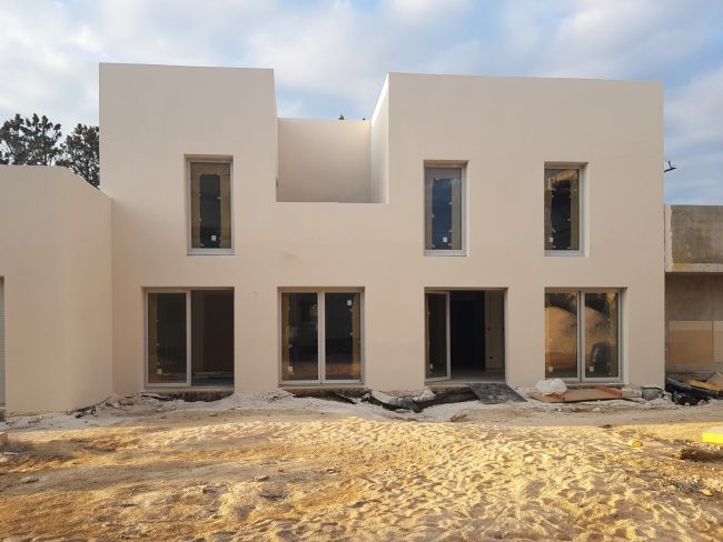 A Berre l’Etang, entre cité patronale et logements des sixties…le chantier avance. A Berre l’Etang, entre cité patronale et logements des sixties…le chantier avance.
