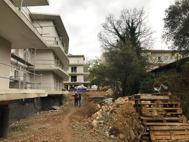 Les terrasses jardinées dans la pente à Peymeinade, ça prend forme!