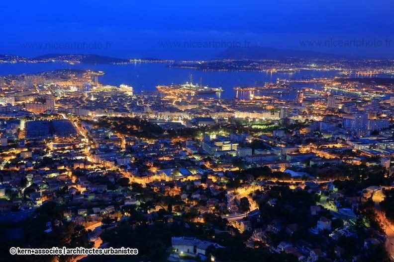 Toulon, vue aerienne de nuit, Var, 83, PACA