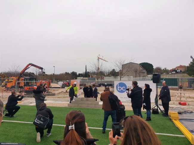 Première pierre posée pour la tribune sud du stade de rugby d’Aix
